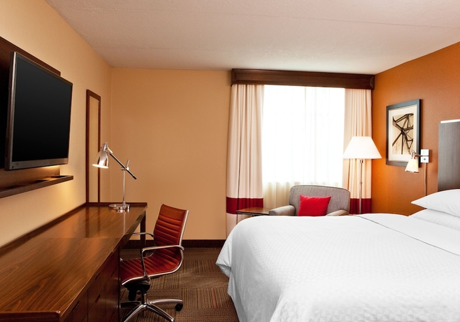 Imagen de la habitación del Hotel Four Points By Sheraton Saginaw. Foto 7