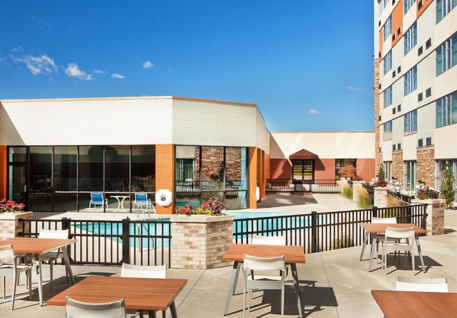 Imagen de la piscina del Hotel Four Points By Sheraton Saginaw. Foto 18