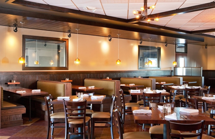 Imagen del bar/restaurante del Hotel Four Points By Sheraton Saginaw. Foto 4