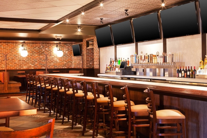 Imagen del bar/restaurante del Hotel Four Points By Sheraton Saginaw. Foto 5