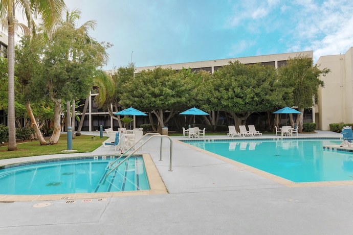 Imagen de la piscina del Hotel Four Points By Sheraton San Diego. Foto 20