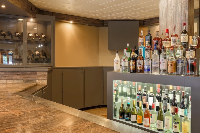 Imagen del bar/restaurante del Hotel Four Points By Sheraton San Diego. Foto 6