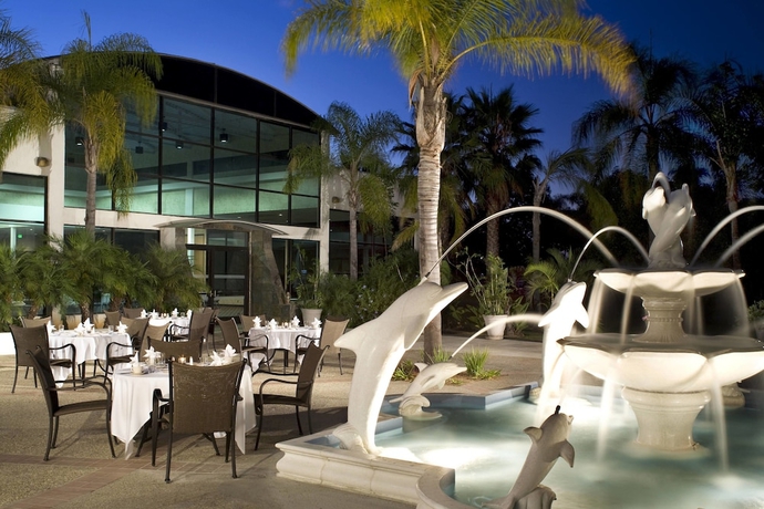 Imagen del bar/restaurante del Hotel Four Points By Sheraton San Diego. Foto 7