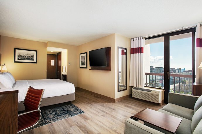 Imagen de la habitación del Hotel Four Points By Sheraton San Francisco Bay Bridge. Foto 9