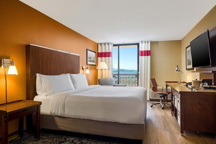 Imagen de la habitación del Hotel Four Points By Sheraton San Francisco Bay Bridge. Foto 13