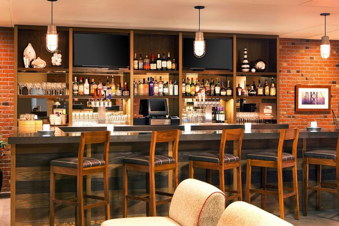 Imagen del bar/restaurante del Hotel Four Points By Sheraton San Francisco Bay Bridge. Foto 5