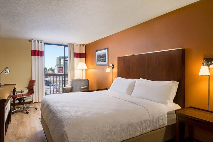 Imagen de la habitación del Hotel Four Points By Sheraton San Francisco Bay Bridge. Foto 17