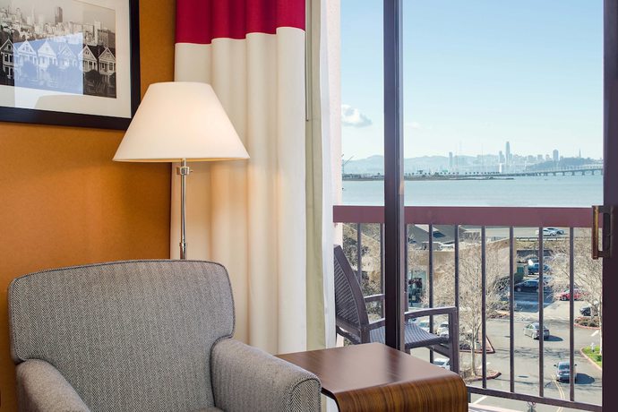 Imagen de la habitación del Hotel Four Points By Sheraton San Francisco Bay Bridge. Foto 19
