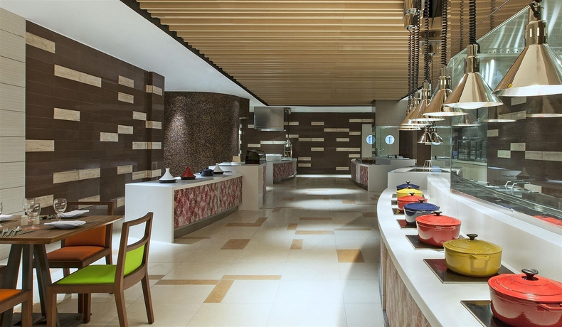 Imagen del bar/restaurante del Hotel Four Points By Sheraton Sandakan. Foto 7