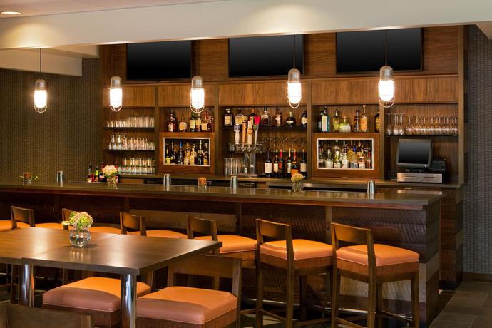 Imagen del bar/restaurante del Hotel Four Points By Sheraton Scranton. Foto 4