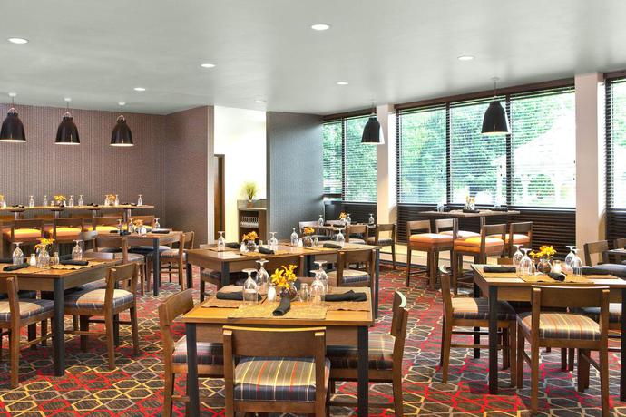 Imagen del bar/restaurante del Hotel Four Points By Sheraton Scranton. Foto 5