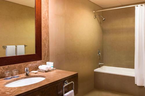 Imagen de la habitación del Hotel Four Points By Sheraton Sheikh Zayed Road, Dubai. Foto 14