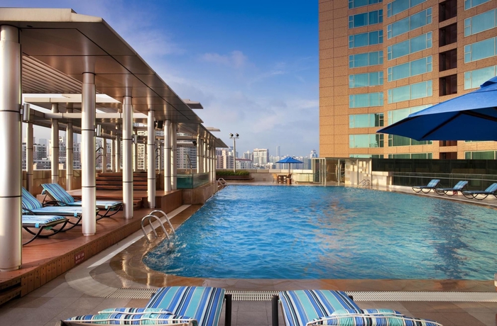 Imagen de la piscina del Hotel Four Points By Sheraton Shenzhen. Foto 13