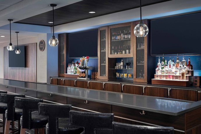 Imagen del bar/restaurante del Hotel Four Points By Sheraton Spartanburg. Foto 2