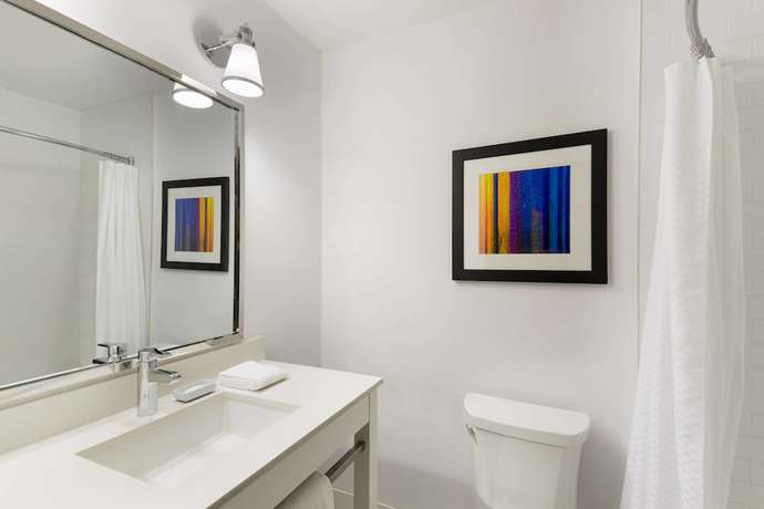 Imagen de la habitación del Hotel Four Points By Sheraton Surrey. Foto 11
