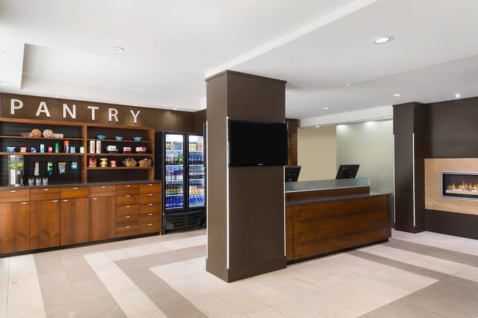 Imagen del bar/restaurante del Hotel Four Points By Sheraton Surrey. Foto 2