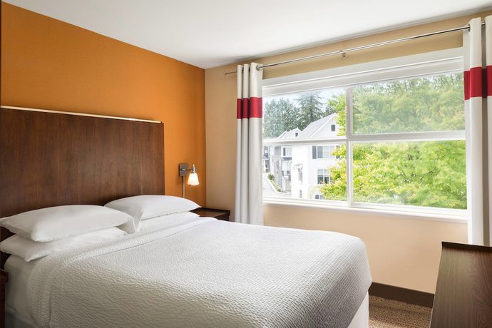 Imagen de la habitación del Hotel Four Points By Sheraton Surrey. Foto 14