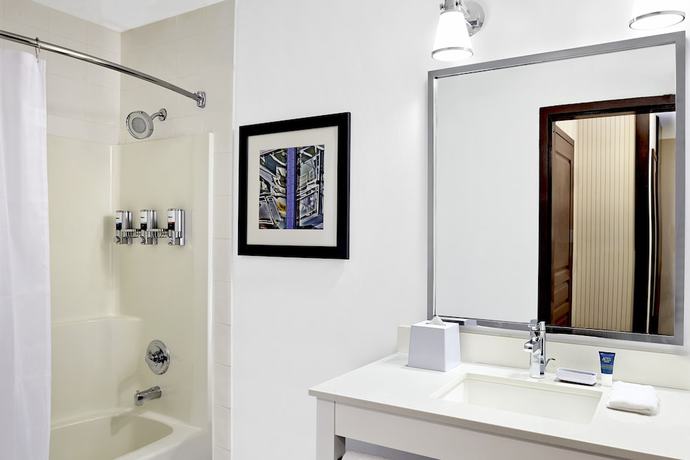 Imagen de la habitación del Hotel Four Points By Sheraton Surrey. Foto 15
