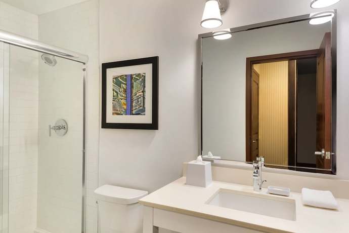 Imagen de la habitación del Hotel Four Points By Sheraton Surrey. Foto 17
