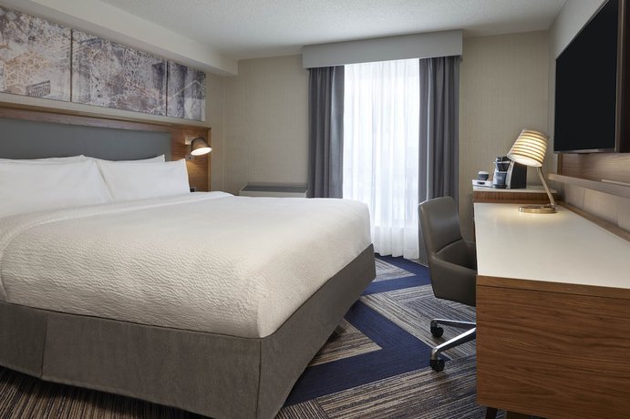 Imagen de la habitación del Hotel Four Points By Sheraton Toronto Airport East. Foto 5