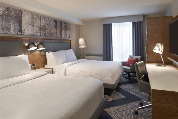 Imagen de la habitación del Hotel Four Points By Sheraton Toronto Airport East. Foto 6