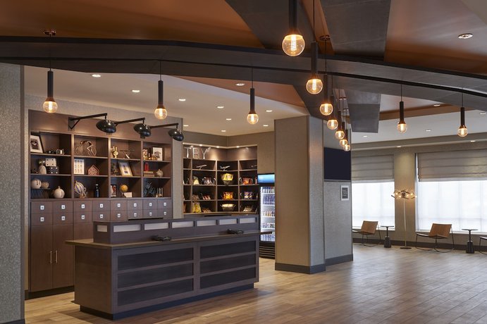 Imagen de los interiores del Hotel Four Points By Sheraton Toronto Airport East. Foto 11