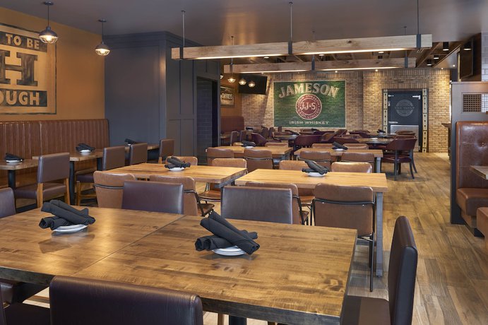 Imagen del bar/restaurante del Hotel Four Points By Sheraton Toronto Airport East. Foto 3