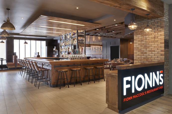 Imagen del bar/restaurante del Hotel Four Points By Sheraton Toronto Airport East. Foto 4