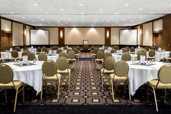 Imagen de los interiores del Hotel Four Points By Sheraton Toronto Airport. Foto 10