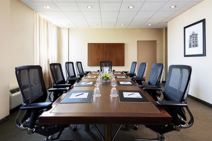 Imagen de los interiores del Hotel Four Points By Sheraton Toronto Airport. Foto 11