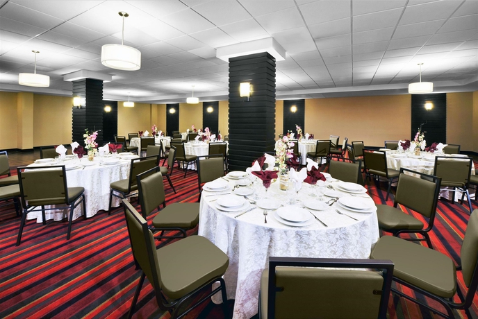 Imagen de los interiores del Hotel Four Points By Sheraton Toronto Mississauga. Foto 9