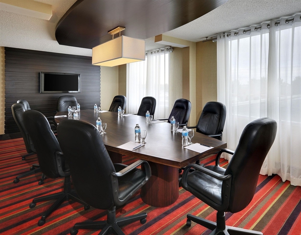 Imagen de los interiores del Hotel Four Points By Sheraton Toronto Mississauga. Foto 10