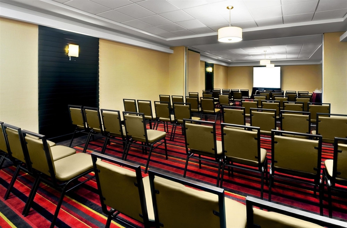 Imagen de los interiores del Hotel Four Points By Sheraton Toronto Mississauga. Foto 11