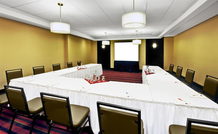 Imagen de los interiores del Hotel Four Points By Sheraton Toronto Mississauga. Foto 12