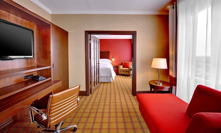 Imagen de la habitación del Hotel Four Points By Sheraton Toronto Mississauga. Foto 6