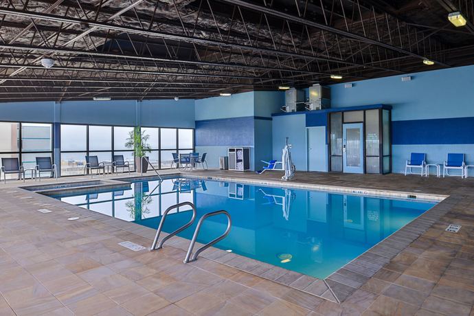 Imagen de la piscina del Hotel Four Points By Sheraton Virginia Beach Oceanfront. Foto 16