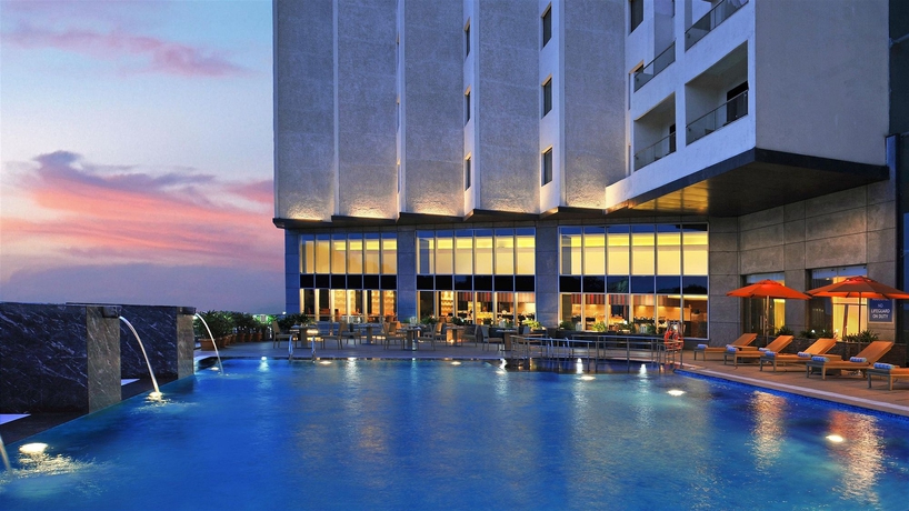 Imagen de la piscina del Hotel Four Points By Sheraton Visakhapatnam. Foto 15