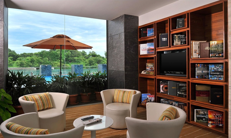 Imagen del bar/restaurante del Hotel Four Points By Sheraton Visakhapatnam. Foto 4