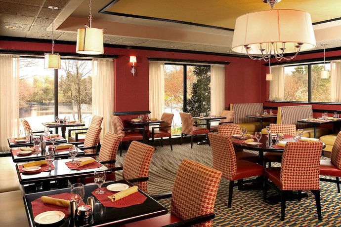 Imagen del bar/restaurante del Hotel Four Points By Sheraton Wakefield Boston Htlandconference Cntr. Foto 3