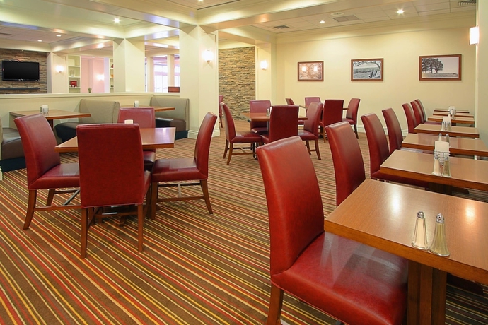 Imagen del bar/restaurante del Hotel Four Points By Sheraton York. Foto 2