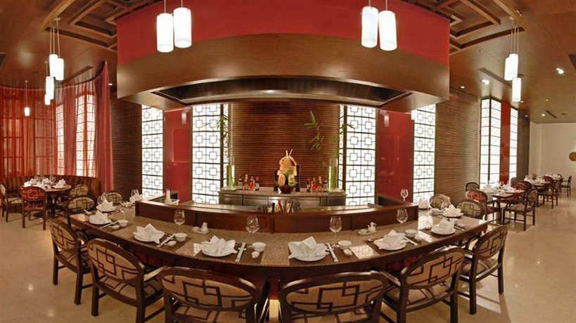 Imagen del bar/restaurante del Hotel Four Points By Sheraton and Serviced Apartments, Pune. Foto 2
