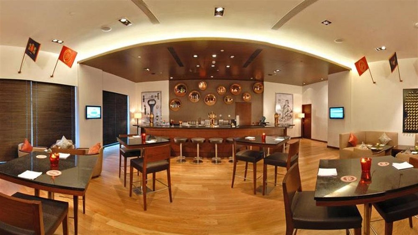 Imagen del bar/restaurante del Hotel Four Points By Sheraton and Serviced Apartments, Pune. Foto 3