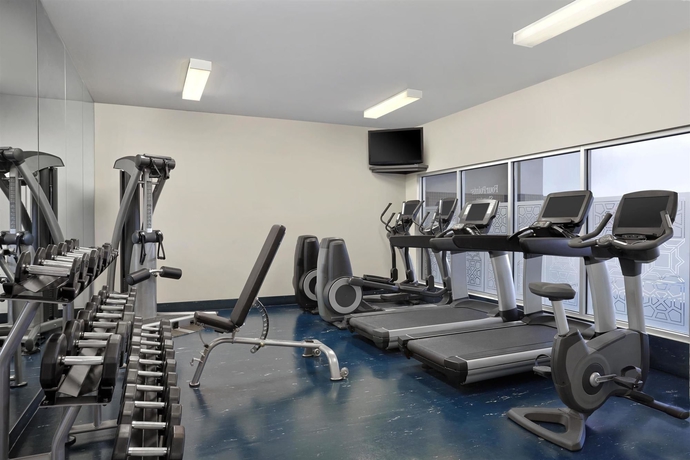 Imagen de los interiores del Hotel Four Points By Sheraton and Suites Calgary West. Foto 11