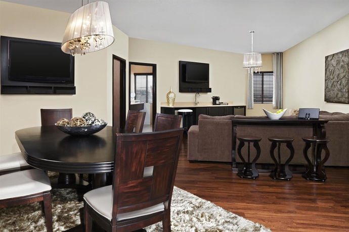 Imagen de la habitación del Hotel Four Points By Sheraton and Suites Calgary West. Foto 5
