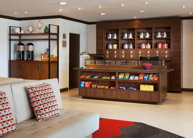 Imagen de los interiores del Hotel Four Points By Sheraton and Suites San Francisco Airport. Foto 8