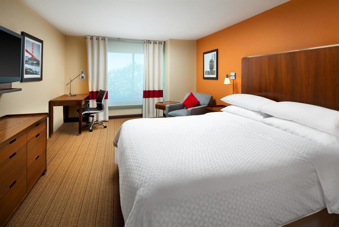 Imagen de la habitación del Hotel Four Points By Sheraton and Suites San Francisco Airport. Foto 5