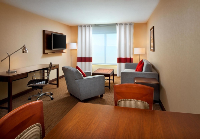 Imagen de la habitación del Hotel Four Points By Sheraton and Suites San Francisco Airport. Foto 6