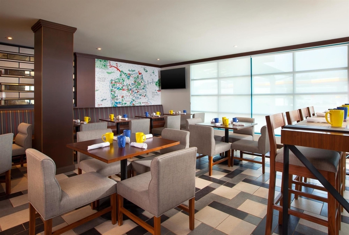 Imagen del bar/restaurante del Hotel Four Points By Sheraton and Suites San Francisco Airport. Foto 2
