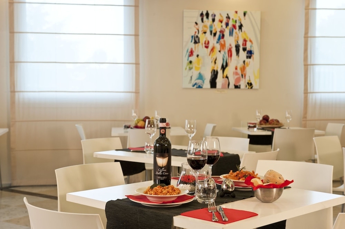 Imagen del bar/restaurante del Hotel Four Points Flex by Sheraton Bologna Airport. Foto 2