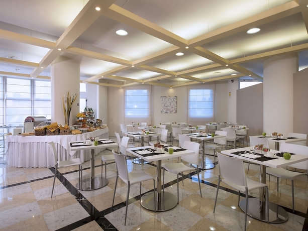 Imagen del bar/restaurante del Hotel Four Points Flex by Sheraton Bologna Airport. Foto 3
